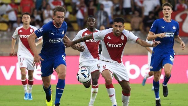 虽然他仍然 虽然他仍然